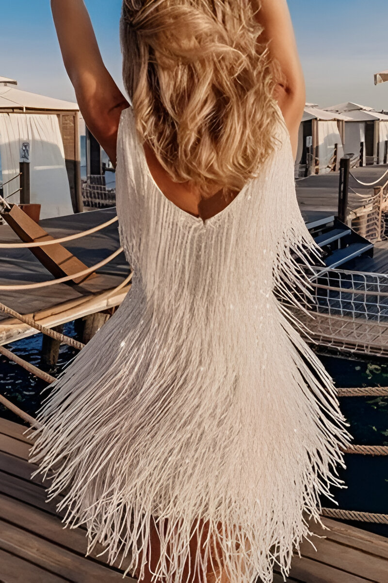 Neli™ | Elegancka, Błyszcząca Sukienka z Frędzlami